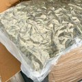 (Foto) Zaplenjeno 19 kilograma marihuane u kamionu s dečjim parfemima na Šidu, droga nađena u vakumiranim kesama
