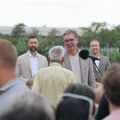 "A što, Aleksandre, da ne kažem, predsedniče?" Vučić: Tako me otac zavitlava pa pita - što daješ 35.000 onima koji imaju manje…