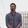 "Kad bude osvanuo 25. oktobar...": Poslušajte zapaljivi govor docenta Učiteljskog fakulteta Nemanje Karovića ispred Rektorata…