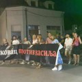 Pištaljke i lagana šetnja na protestu u Leskovcu