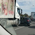 Teška saobraćajna nezgoda u Lepeničkom Bulevaru, jedna osoba povredjena