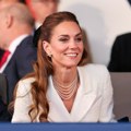 Svi su gledali u bisere Kate Middleton: Evo ko je napravio taj kultni komad nakita