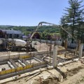 Za sportsku halu i obnovu škole 300 miliona dinara