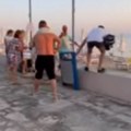 Srpkinja poslala stravično upozorenje iz Grčke: Spasioci izvlačili muškarca iz vode, odvela ga Hitna