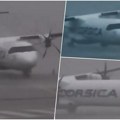 Zastrašujuća scena za putnike u avionu: Oluja je sve tresla, uragan napravio haos (video)