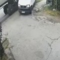 (Video) Za dlaku izbegao smrt! Isplivao novi snimak sudara voza i kombija u Smederevu: Evo kako se vozač izvukao u poslednjem…