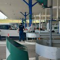 Graničari otkrili gasne pištolje i municiju ispod sedišta automobila
