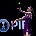 Рибакина прекинула црни низ против Швјонтек и засела на врх групе