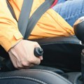 Da li uvek treba povlačiti ručnu kočnicu prilikom parkiranja? Stručnjaci imaju jasan odgovor