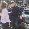 Hapšenje vozača koji je na blokadi udario penzionera (VIDEO)