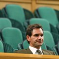 Šta se ovo dešava sa Rodžerom Federerom, fotografija sa Vimbldona iznenadila svet