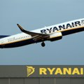 Oštećenje prozora na avionu u Solunu možda izazvao 'strani predmet': Rajaner