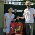 I kišobran kolica za novorođenčad: Opština Opovo podelila mesečne pakete pomoći novopečenim roditeljima