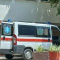 Automobil naleteo na ženu u Atenici, sa teškim povredama glave primljena u bolnicu