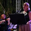 Zvuci sveta ispunili Svetosavski park: Nastup UG „Polifonija“ na Medijana festu