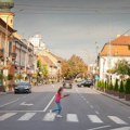 Dete upalo biciklom u otvoreni šaht: Pančevci u strahu, rupa danima bez poklopca