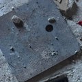 Renovirao kuću iz 1920-ih, pa primetio nešto čudno u podu: Polako je podigao metalni poklopac, a onda...