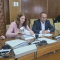 Sedam porodica dobija nov krov nad glavom Bačka Palanka podelila ključeve seoskih kuća mladima