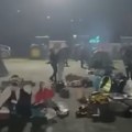 Studenti razmatraju da prenoće na glavnoj raskrsnici u Inđiji, jer im predsednik Opštine ne da sale za noćenje