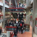 Studenti novosadskog Univerziteta izglasali bojkot nastave: Počelo novo okupljanje ispred Filozofskog fakulteta