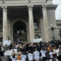 Protest u Beogradu: Roditelji dece sa posebnim potrebama nezadovoljni nacrtom zakona roditelj-negovatelj