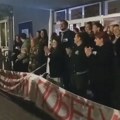 VIDEO Studenti Medicinskog fakulteta u Novom Sadu uz pesmu i kolo proslavljaju pobedu na izborima za studentski parlament
