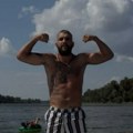 Veljko Ražnatović pokazao isklesano telo! Posle napornog treninga uživao na Dunavu, mišići u prvom planu