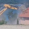 Počelo rušenje motela "Jezero" na Gazivodama uprkos pokrenutom sudskom postupku