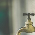 Више месних заједница код Рашке без воде, санацију квара отежава невреме