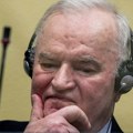 Komemoracija Ratku Mladiću: Pristalice ispred Doma Vojske u Beogradu