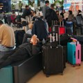 Kvar sistema napravio kolaps na aerodromima u Britaniji: Više od 400 letova otkazano i odloženo