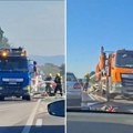 Zapalio se komunalni kamion na magistrali kod Kragujevca