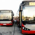 Čeka autobus Zmija na stanici u Beogradu, putnici se razbežali od straha