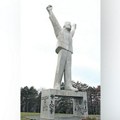 Oskrnavljen Spomenik borcima revolucije