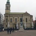 Provokacija u Zagrebu: Ustaški simboli i Tompsonove pesme ispred pravoslavne crkve