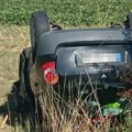 Automobil sleteo sa puta, pa završio na krovu: Teža saobraćajka kod Trstenika, policija na licu mesta