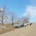 Saobraćajna nezgoda u Cerovcu, automobil prevrnut na krov