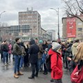 Protest podrške tuženom profesoru Filozofskog fakulteta danas kod suda (VIDEO+FOTO)