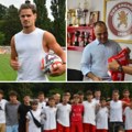 Miloš Kerkez posetio OFK Kikindu: As Liverpula obradovao najmlađe fudbalere sa 50 lopti