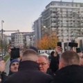 Koga bre za****te više, ko vas plaća?! Narod besan na Lutovca i 10-ak pristalica koji blokiraju BG na vodi (video)