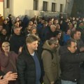 Protest vernika u Kragujevcu, traže da episkop Jovan vrati službu svešteniku Nikoli