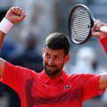 Nek’ se spremi Zverev: Novak ubedljivo do „stotke“ i četvrtfinala