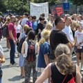 Slučaj napada na Pavlovića: Masovna hapšenja, protest ispred policije