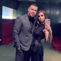 Poznati estradni par uhvaćen u vreloj akciji na moru! Njegova ruka usnimljena na nezgodnom mestu, a ona se istopila... Zbog…