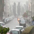 Promenljivo oblačno, ponegde s kratkotrajnom kišom, ali i sunčanim intervalima