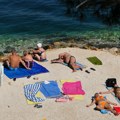 Na putu do plaže gaze kroz fekalije: Turisti u ovom mestu u Hrvatskoj otkazuju rezervacije