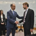 Novi ambasador EU u Srbiji: Osuđujemo nasilje, pozivamo na hitnu deeskalaciju i istragu prekomerne upotrebe sile
