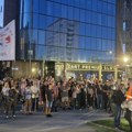 Protest „Ko ustav brani, a ko ga ruši“ u centru grada (FOTO)