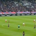 Tv kamere nisu pokazale šta su uradili igrači Barse i Đirone kod izvođenja lopte s centra: Ceo stadion zviždao