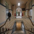 (FOTO) Sarkozi u VIP delu zatvora u Parizu: U ćeliji frižider, TV i privatno kupatilo